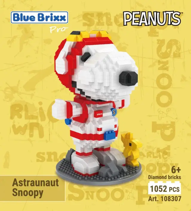 BlueBrixx® Peanuts™ Astronaut Snoopy