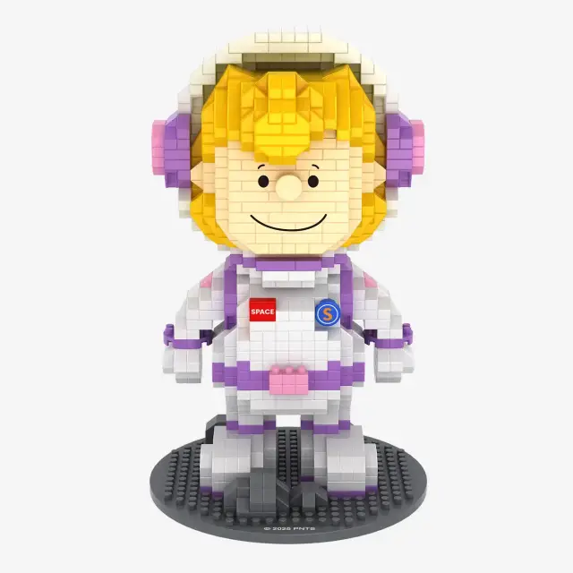 BlueBrixx® Astronaut Sally