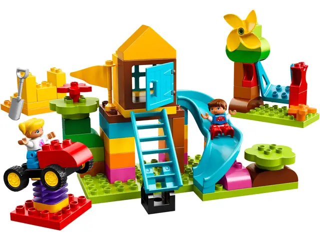 Lego® Steinebox mit großem Spielplatz