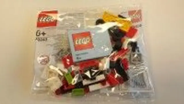 Lego® Monatliche Mini-Modell-Bauaktion Mai 2017 – Rennwagen