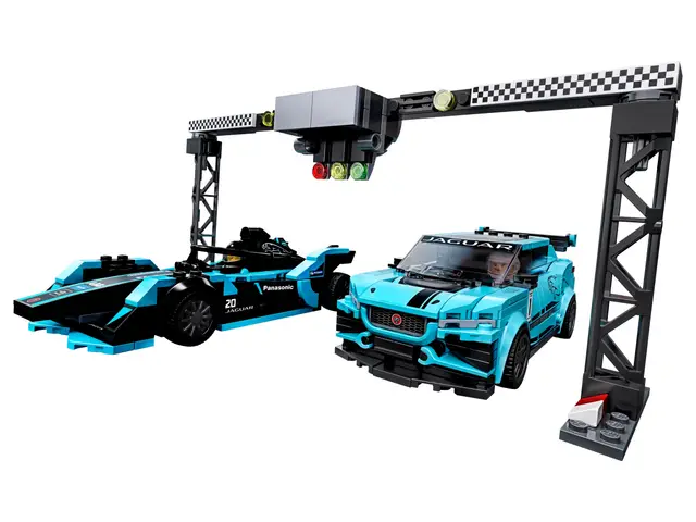 Lego® Formula E Panasonic Jaguar Racing GEN2 car & Jaguar I-PACE eTROPHY